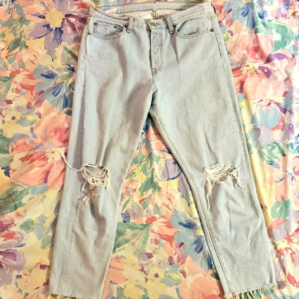 Levis button fly sz 32 light wash jeans
